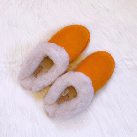 UGG Cluggette Slippers For Outdoor/Indoor Use - Picture 2 of 7